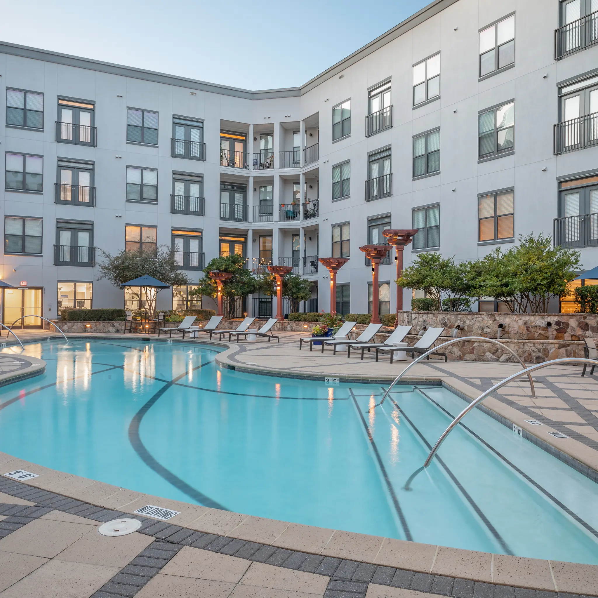 Apartments in North Hills Amenities Park & Market